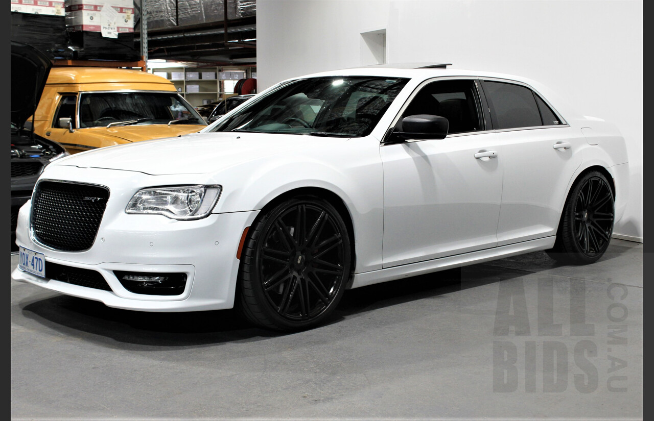 10/2015 Chrysler 300 SRT8 MY15 4d Sedan White 6.4L V8
