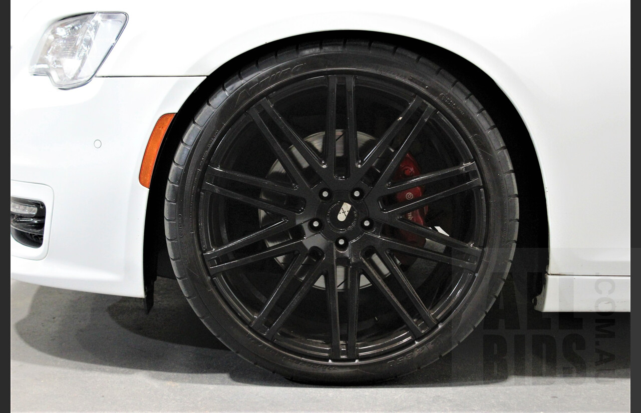 10/2015 Chrysler 300 SRT8 MY15 4d Sedan White 6.4L V8