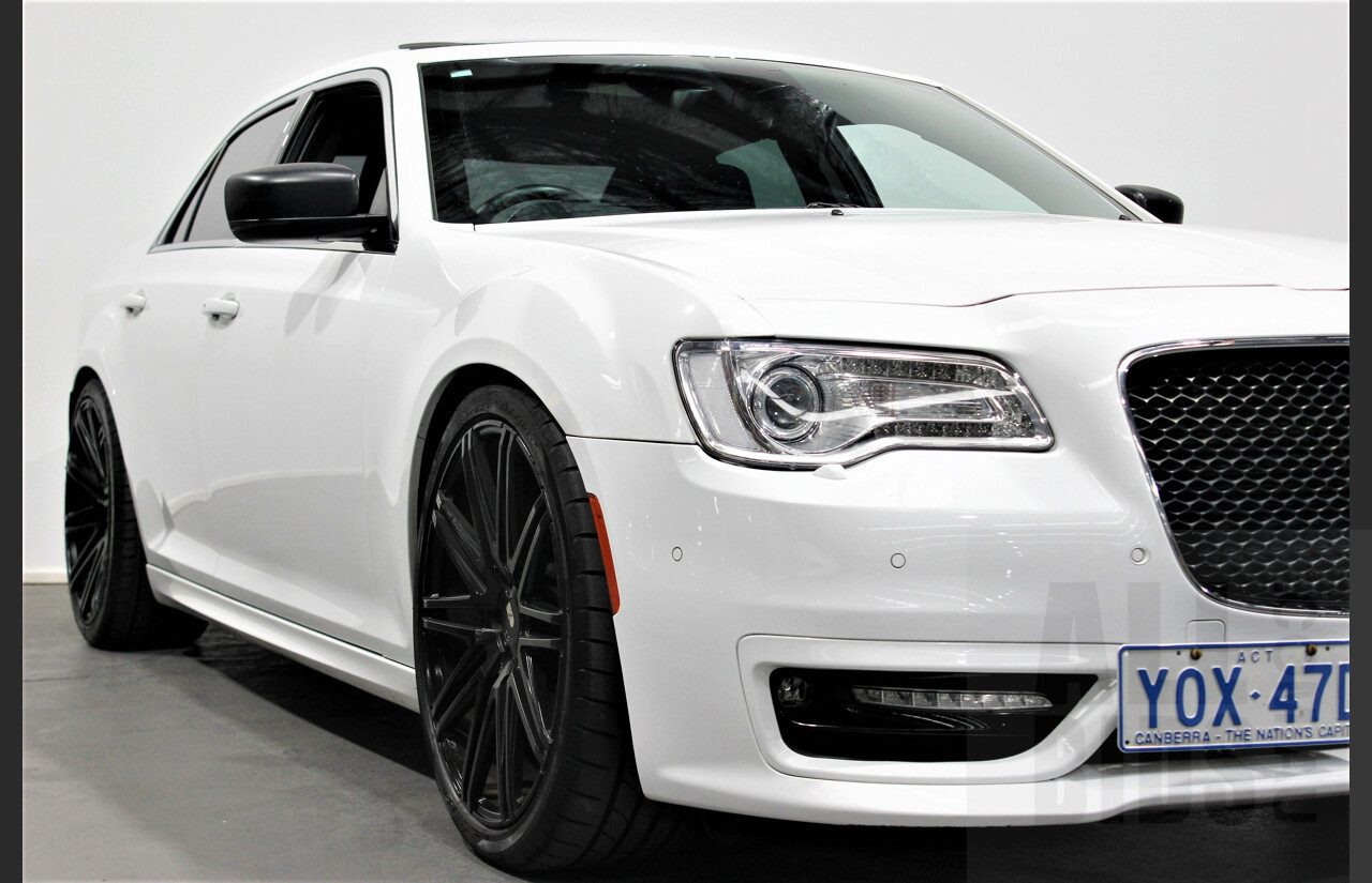 10/2015 Chrysler 300 SRT8 MY15 4d Sedan White 6.4L V8