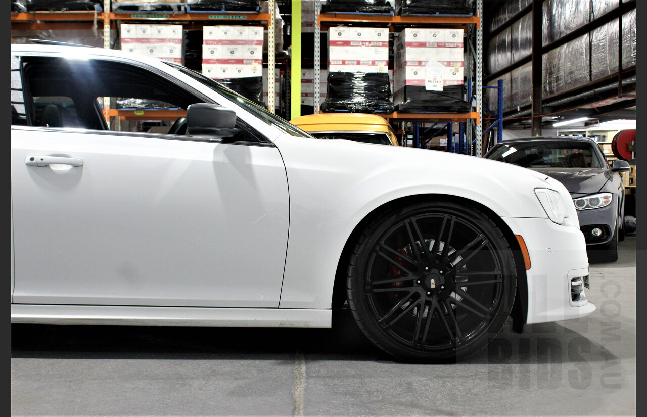 10/2015 Chrysler 300 SRT8 MY15 4d Sedan White 6.4L V8