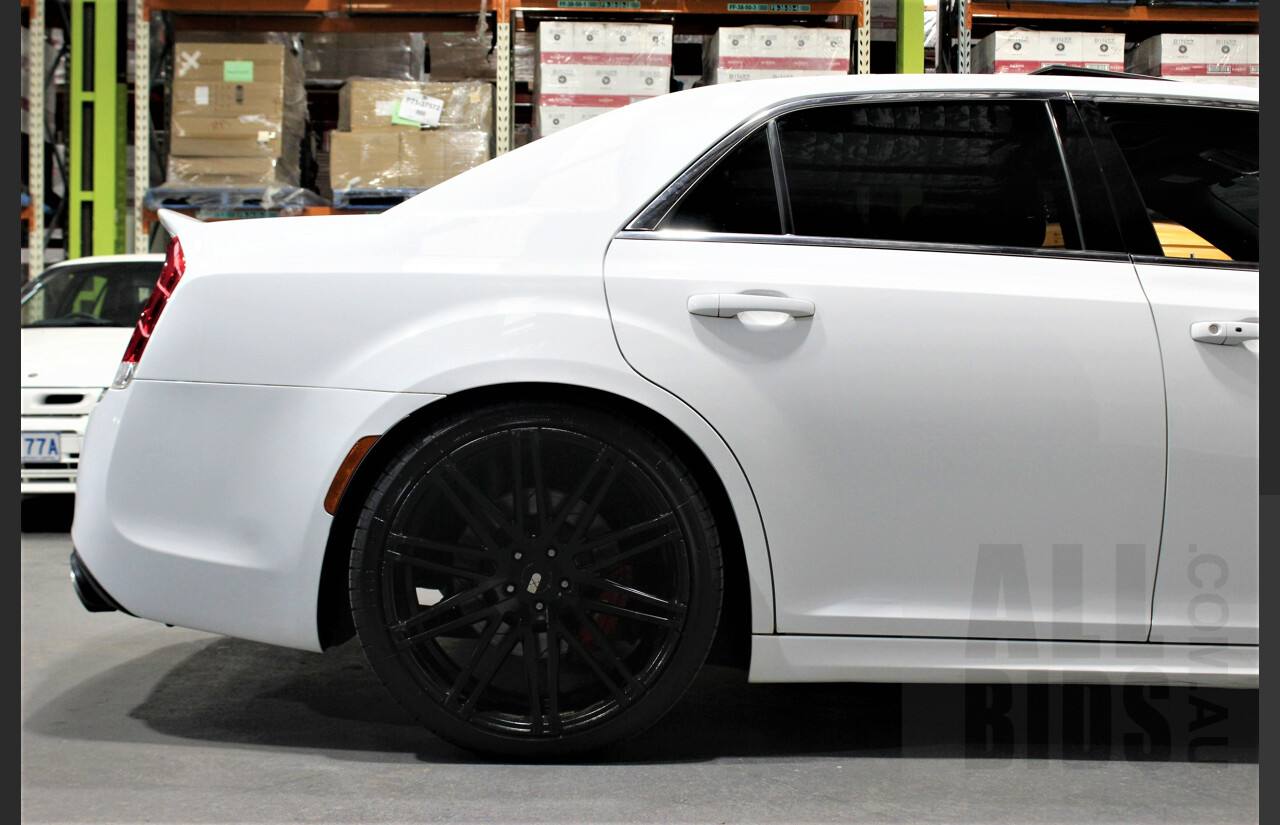 10/2015 Chrysler 300 SRT8 MY15 4d Sedan White 6.4L V8