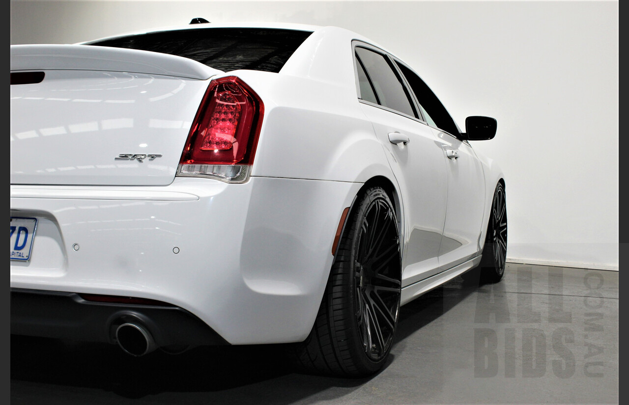 10/2015 Chrysler 300 SRT8 MY15 4d Sedan White 6.4L V8