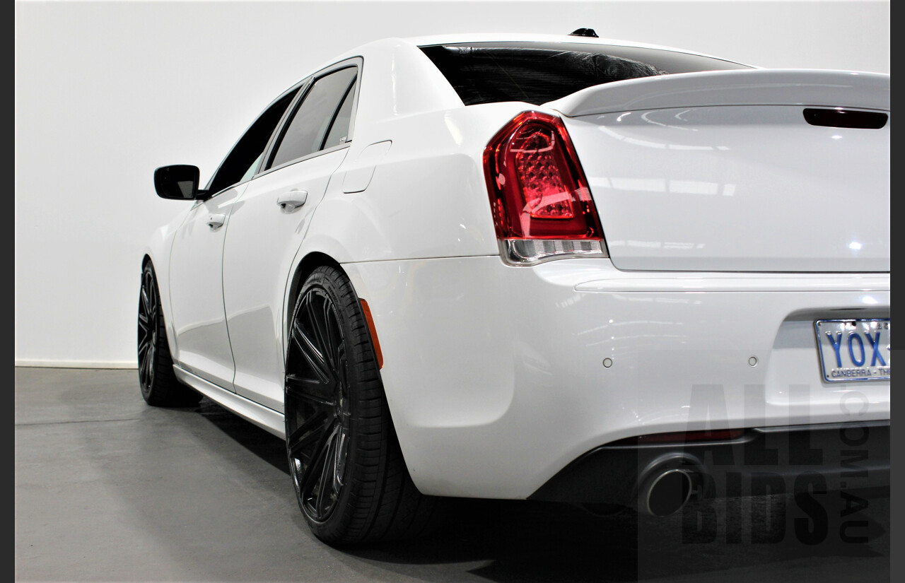 10/2015 Chrysler 300 SRT8 MY15 4d Sedan White 6.4L V8