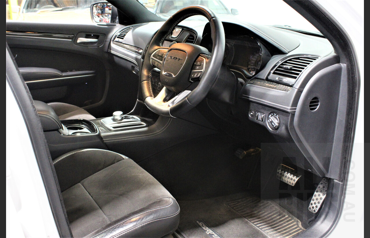 10/2015 Chrysler 300 SRT8 MY15 4d Sedan White 6.4L V8