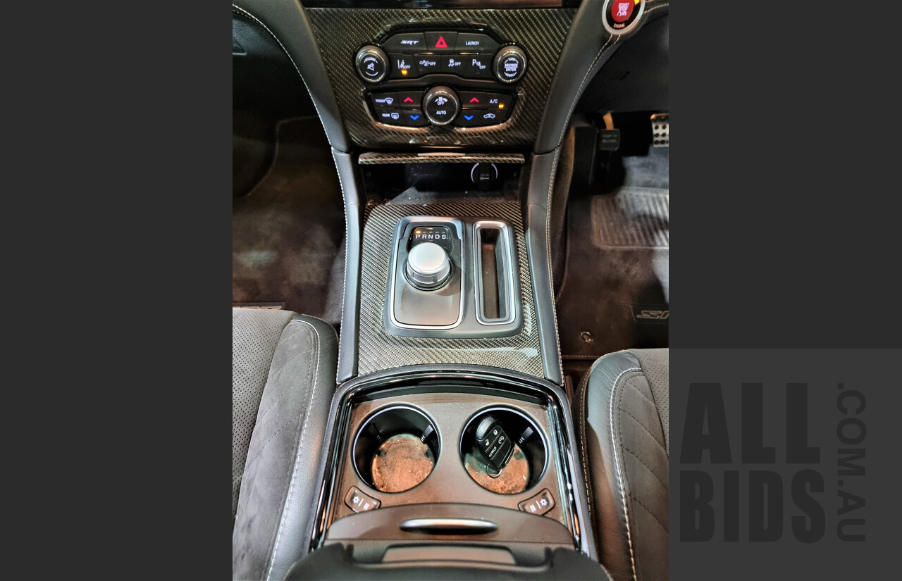 10/2015 Chrysler 300 SRT8 MY15 4d Sedan White 6.4L V8