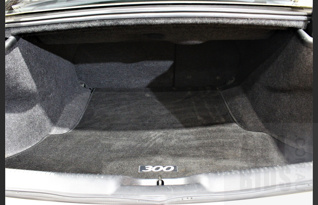 10/2015 Chrysler 300 SRT8 MY15 4d Sedan White 6.4L V8