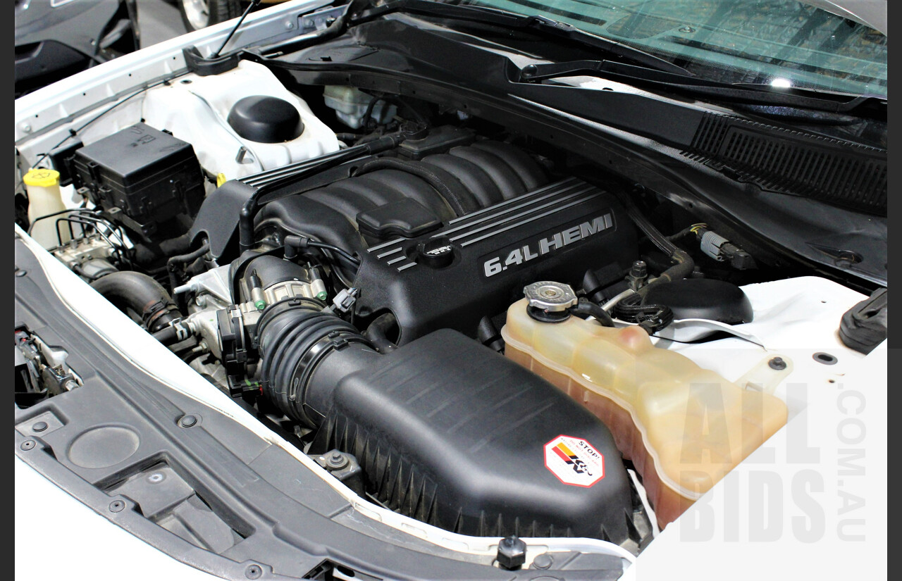 10/2015 Chrysler 300 SRT8 MY15 4d Sedan White 6.4L V8