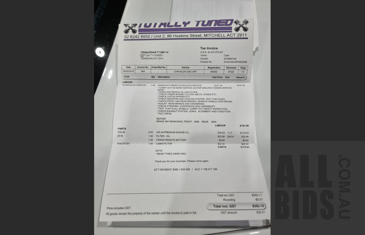 10/2015 Chrysler 300 SRT8 MY15 4d Sedan White 6.4L V8