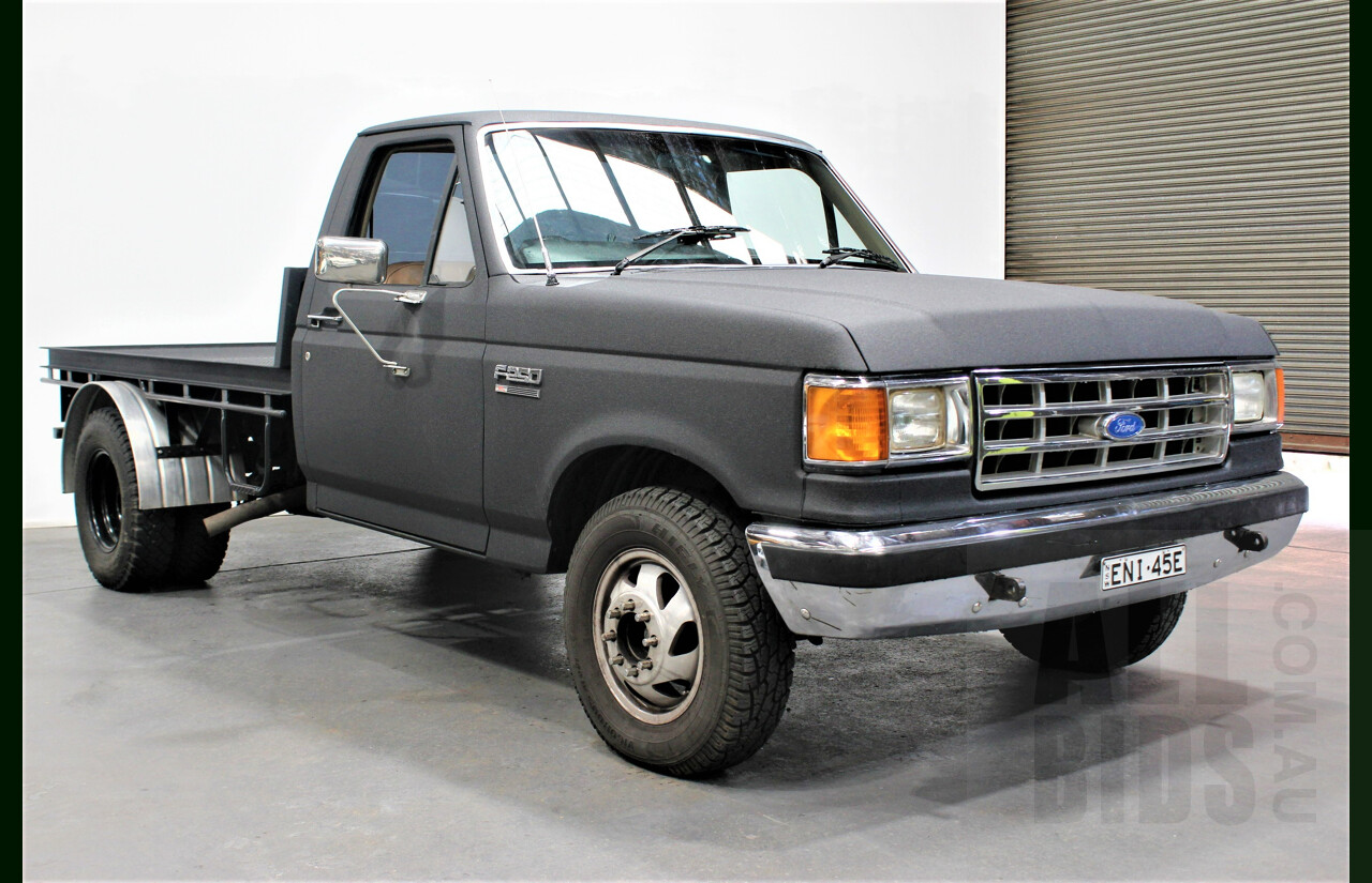 10/1988 Ford F250 XL Dually 2d Utility Black 4.9L V8