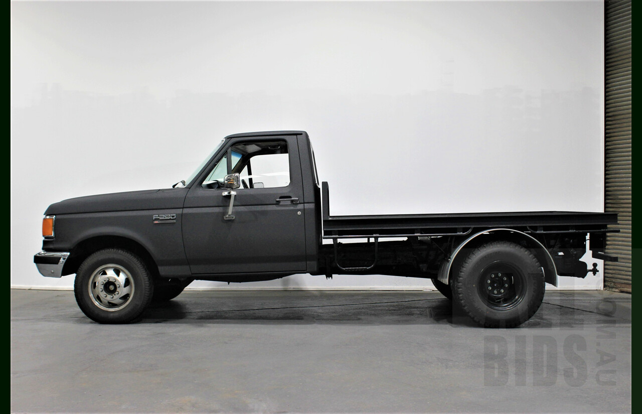 10/1988 Ford F250 XL Dually 2d Utility Black 4.9L V8