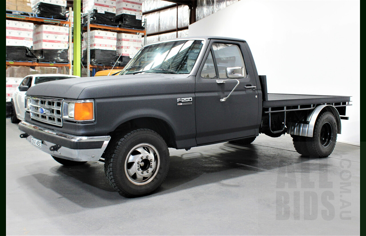 10/1988 Ford F250 XL Dually 2d Utility Black 4.9L V8