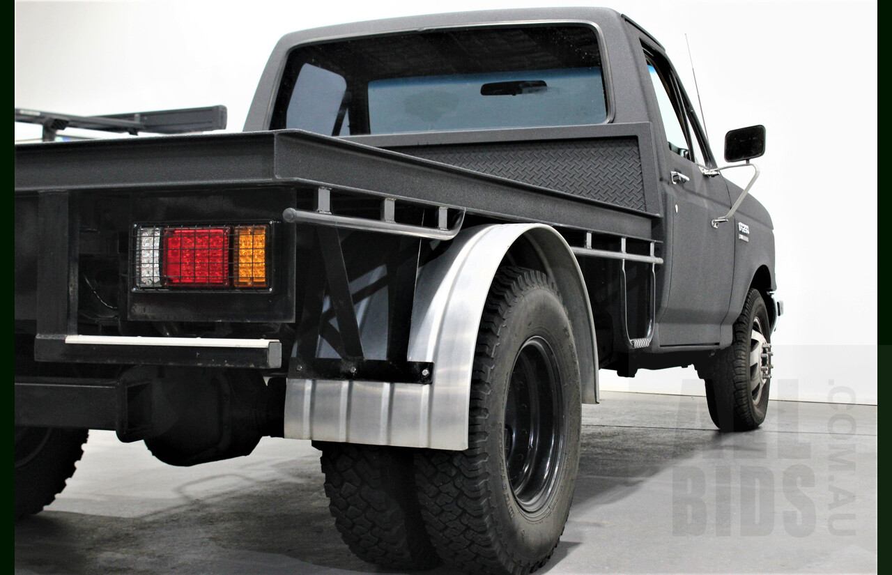 10/1988 Ford F250 XL Dually 2d Utility Black 4.9L V8