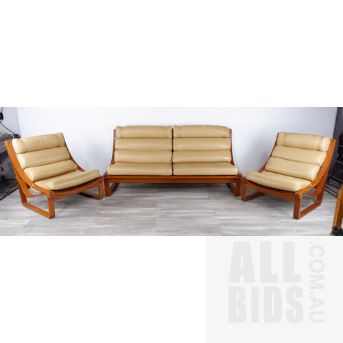 Good Vintage Tessa T4 Lounge with Beige Leather Upholstery and Two Matching Armchairs, Designed by Fred Lowen