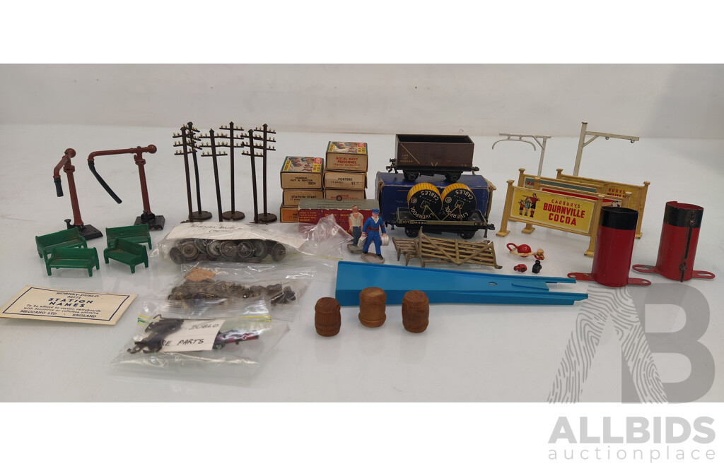 Model Train Accessories - Mixed Lot