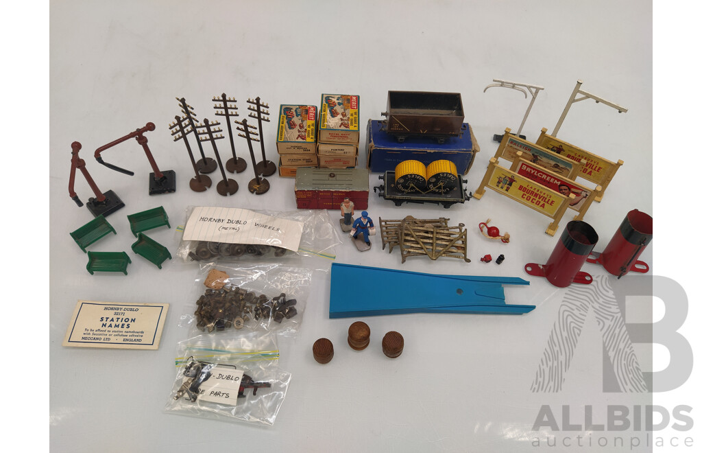 Model Train Accessories - Mixed Lot