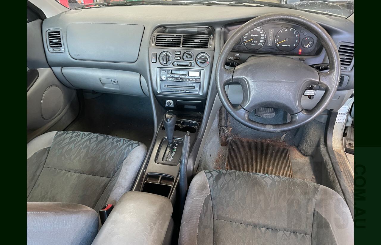 11/2000 Mitsubishi Magna Solara TJ 4d Sedan Beige 3.5L