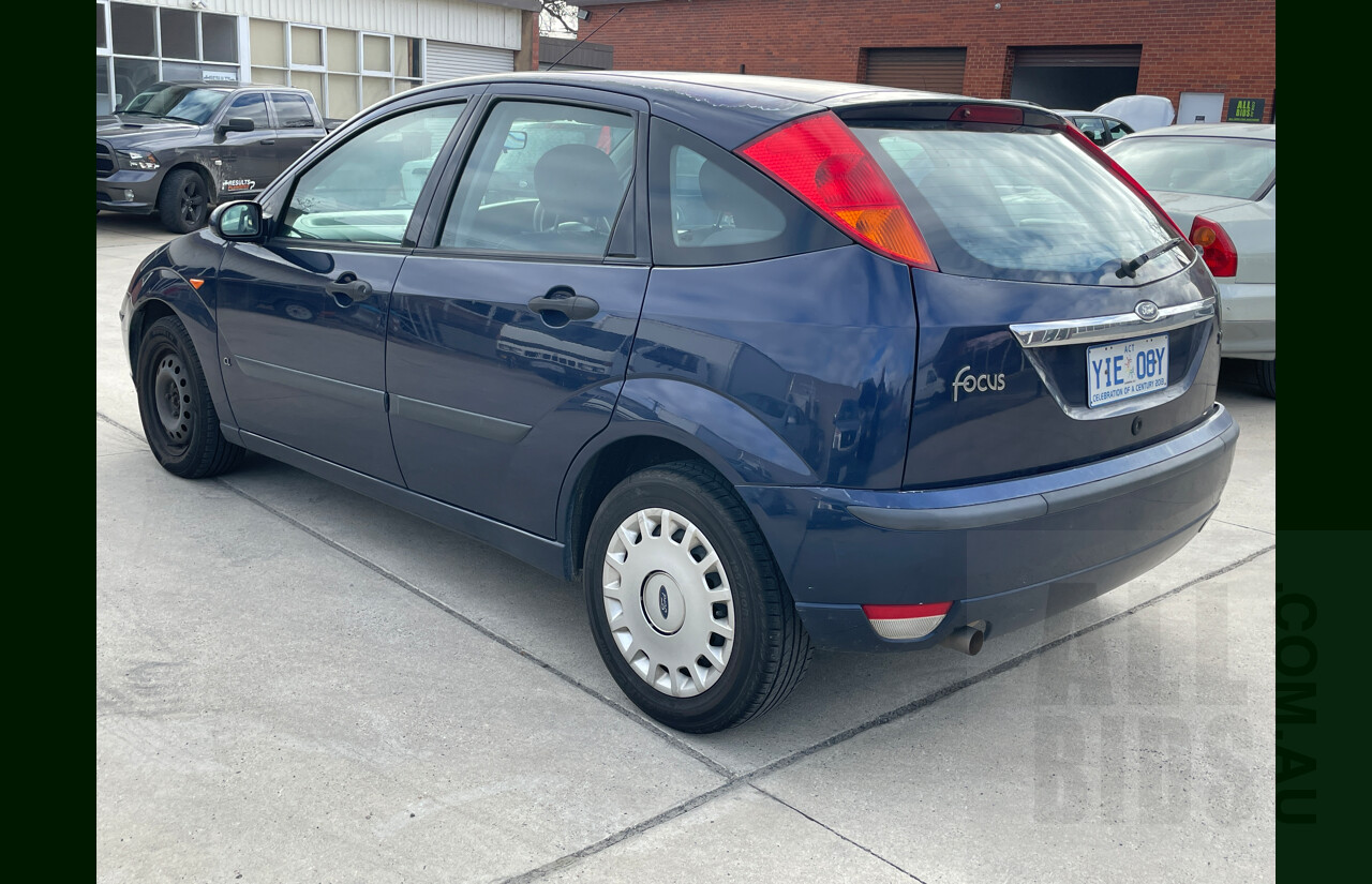 11/2003 Ford Focus CL LR 5d Hatchback Blue 2.0L