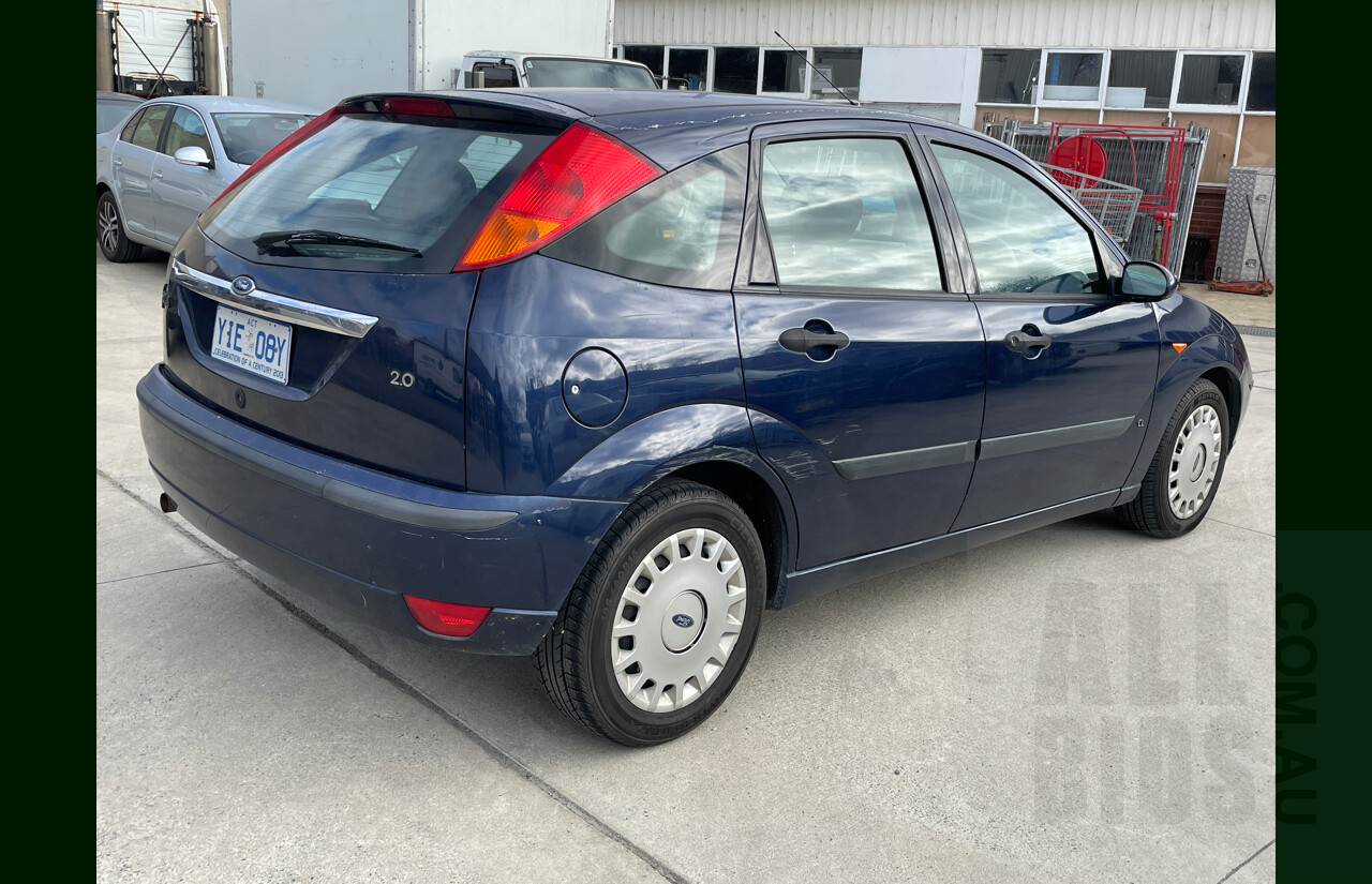 11/2003 Ford Focus CL LR 5d Hatchback Blue 2.0L