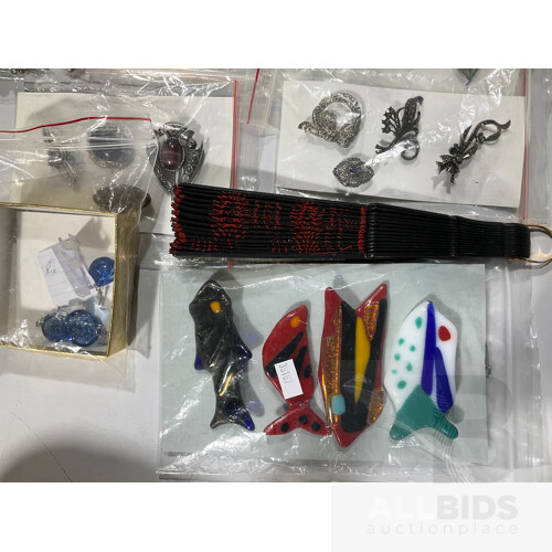 Large Collection of Costume Jewellery Some Still in Boxes, Including Earrings, Rings, Brooches and Necklaces and Brands Such as Pandora, David Jones and More
