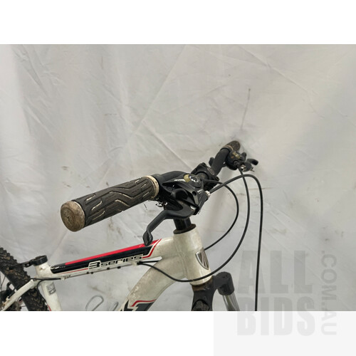 Trek 3 Series 21 Speed Mountain Bike