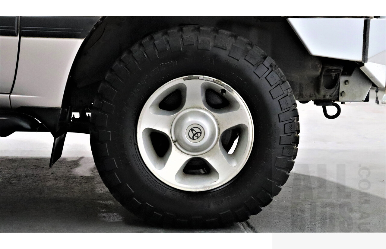 6/2000 Toyota Landcruiser GXL (4x4) FZJ105R 4d Wagon Silver 4.5L