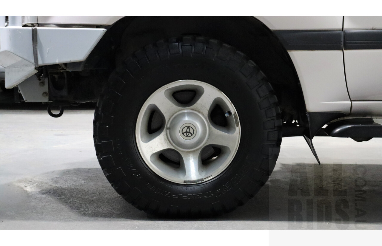 6/2000 Toyota Landcruiser GXL (4x4) FZJ105R 4d Wagon Silver 4.5L