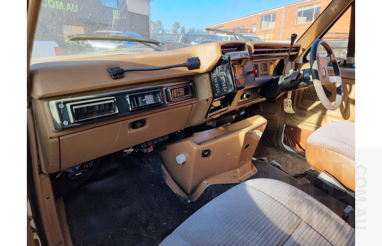 2/1992 Ford F250 C/Cab Ex-Ambulance White 5.8L V8 VIN: 6FPAAAAH2JNR47485 REG: XNT385