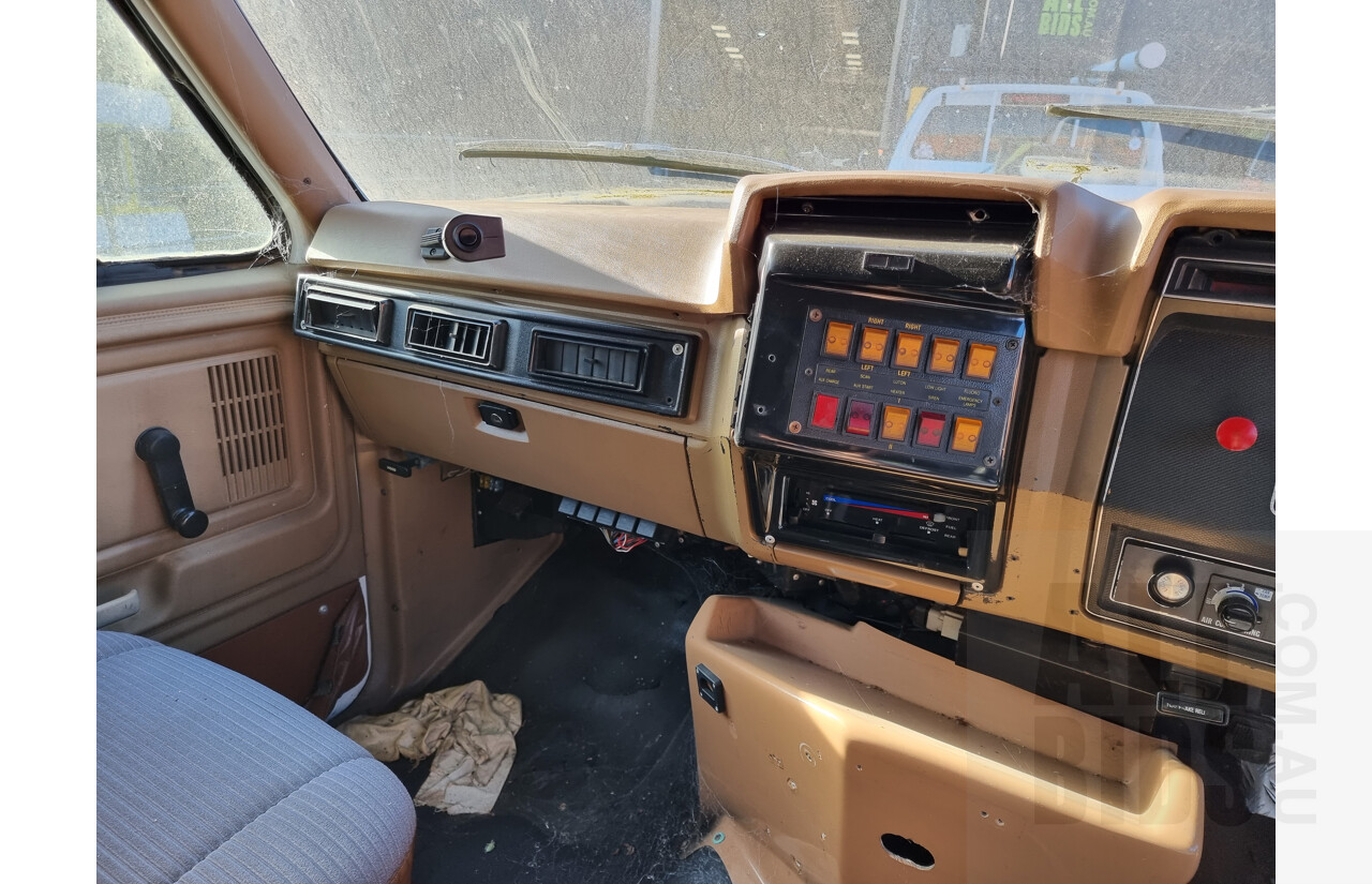 2/1992 Ford F250 C/Cab Ex-Ambulance White 5.8L V8 VIN: 6FPAAAAH2JNR47485 REG: XNT385