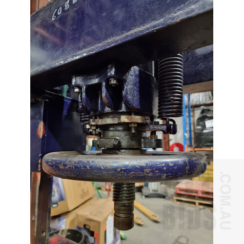 Servex Hydraulic Press - 30 Ton