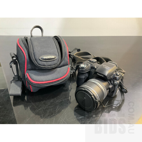 Fujifilm S5500 Digital Camera With Case