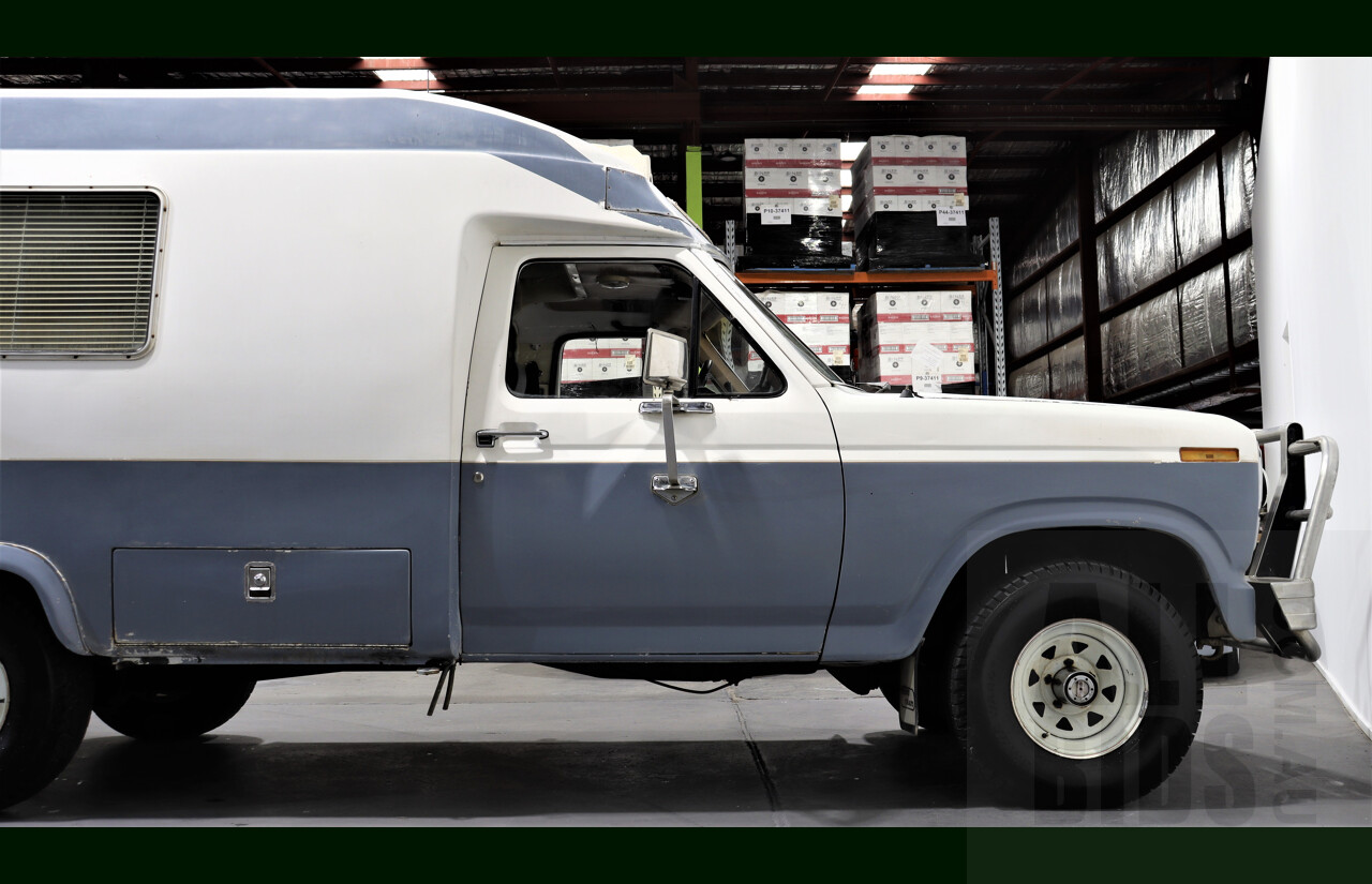 3/1983 Ford F100 4x4 Utility White 5.8L V8 - Ex Ambulance