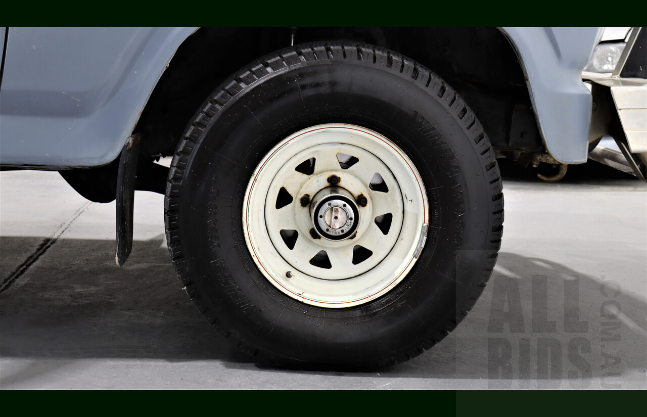 3/1983 Ford F100 4x4 Utility White 5.8L V8 - Ex Ambulance
