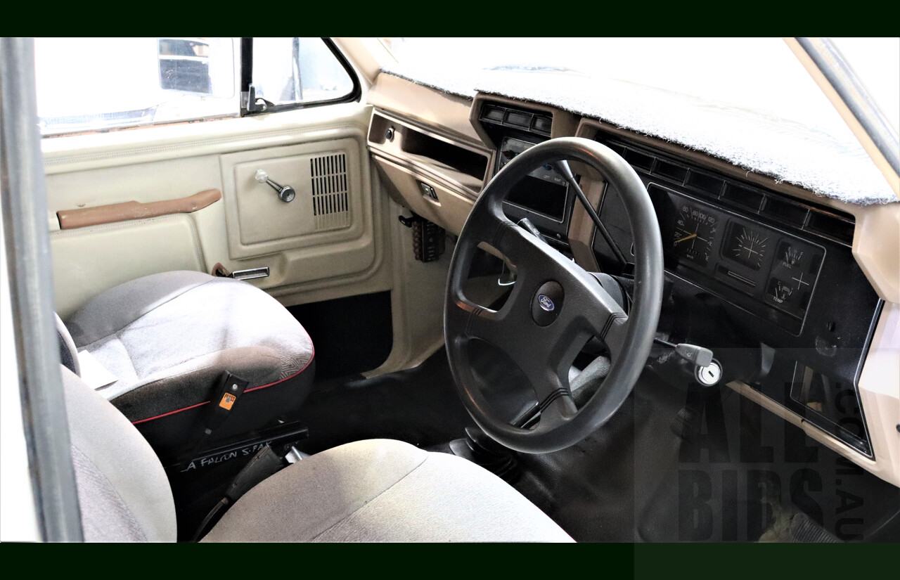 3/1983 Ford F100 4x4 Utility White 5.8L V8 - Ex Ambulance