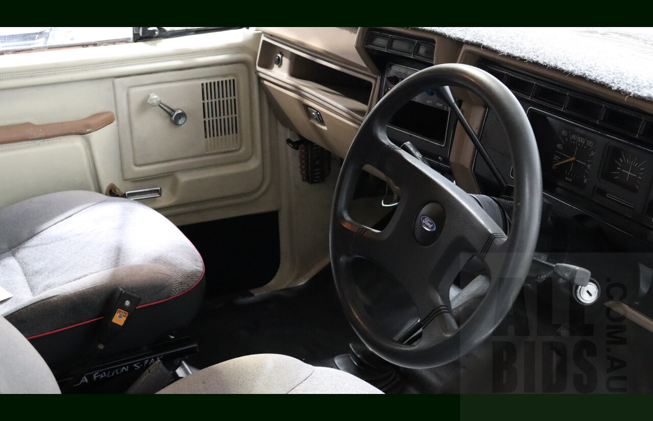 3/1983 Ford F100 4x4 Utility White 5.8L V8 - Ex Ambulance