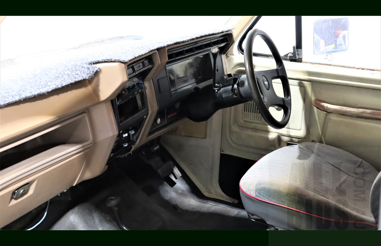 3/1983 Ford F100 4x4 Utility White 5.8L V8 - Ex Ambulance