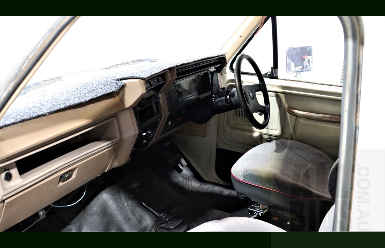 3/1983 Ford F100 4x4 Utility White 5.8L V8 - Ex Ambulance