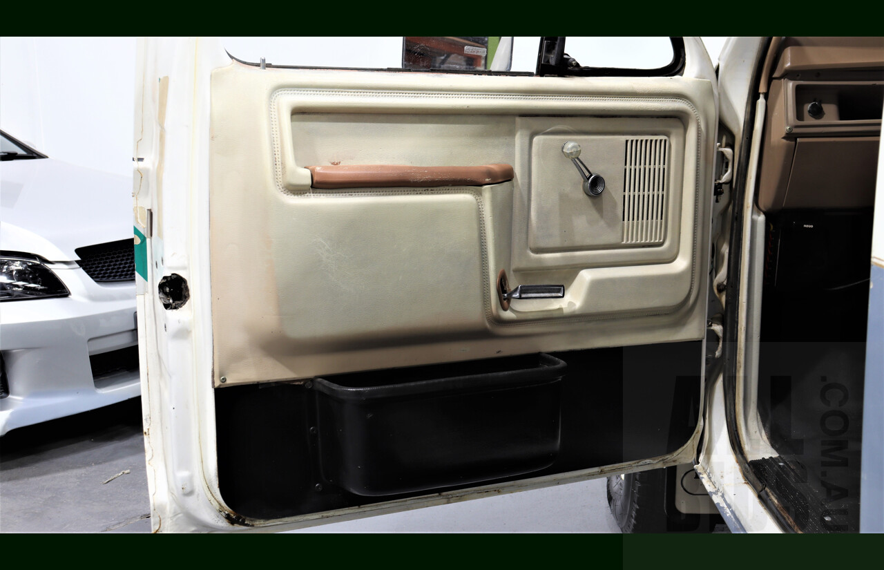 3/1983 Ford F100 4x4 Utility White 5.8L V8 - Ex Ambulance