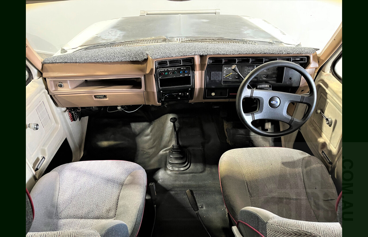 3/1983 Ford F100 4x4 Utility White 5.8L V8 - Ex Ambulance