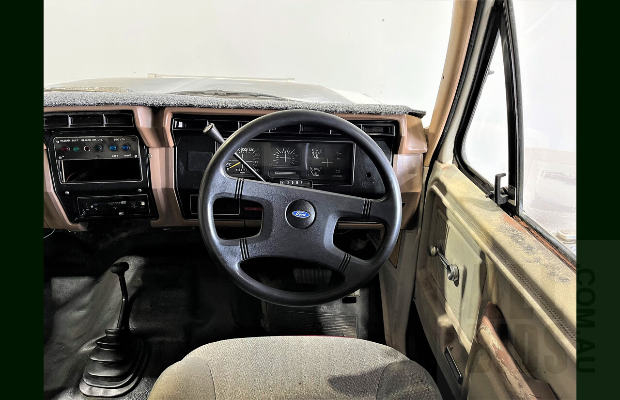 3/1983 Ford F100 4x4 Utility White 5.8L V8 - Ex Ambulance