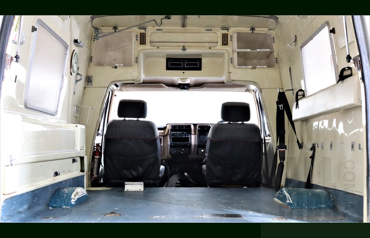 3/1983 Ford F100 4x4 Utility White 5.8L V8 - Ex Ambulance