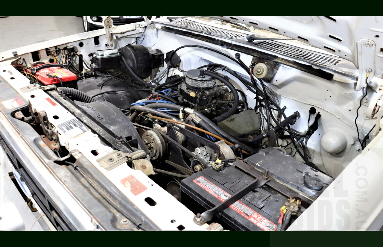 3/1983 Ford F100 4x4 Utility White 5.8L V8 - Ex Ambulance