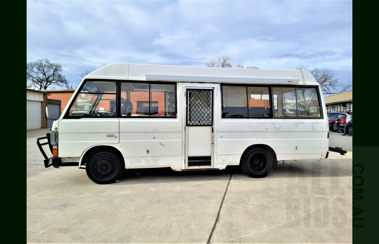 11/1991 Mazda T3500 3dr Bus White 3.5L Diesel - Motorhome