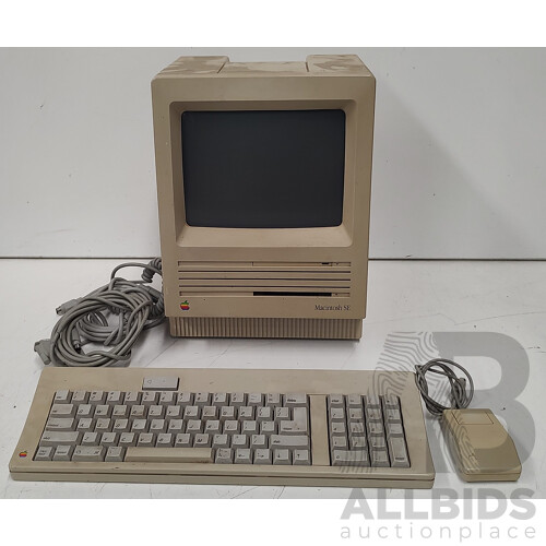 Apple (M5011) Macintosh SE, w/ Keyboard and Mouse