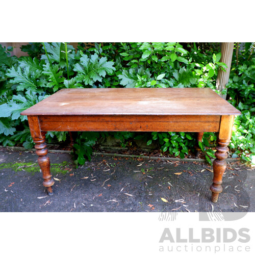 Antique Cedar Dining Table with turned and Tapered Legs, Circa 19th Century