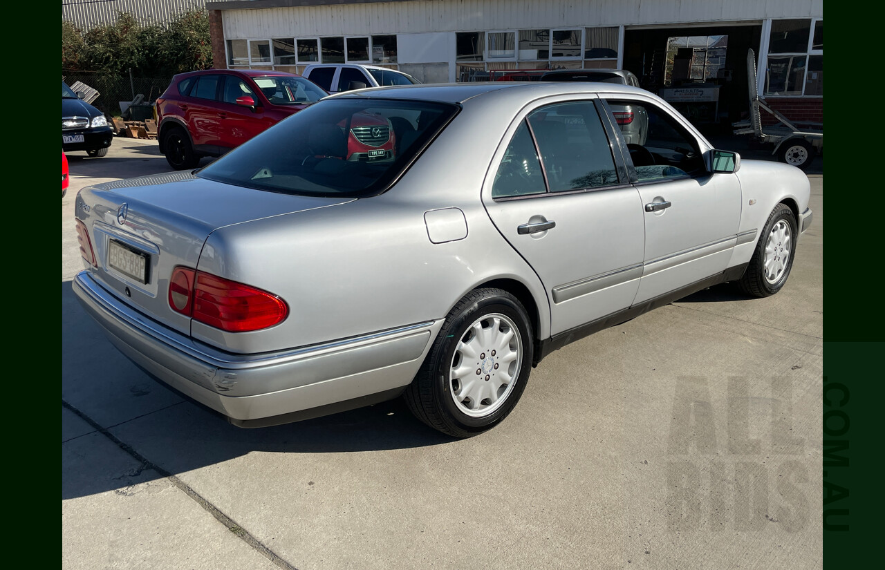 6/1998 Mercedes-Benz E320 Elegance W210 4d Sedan Silver 3.2L