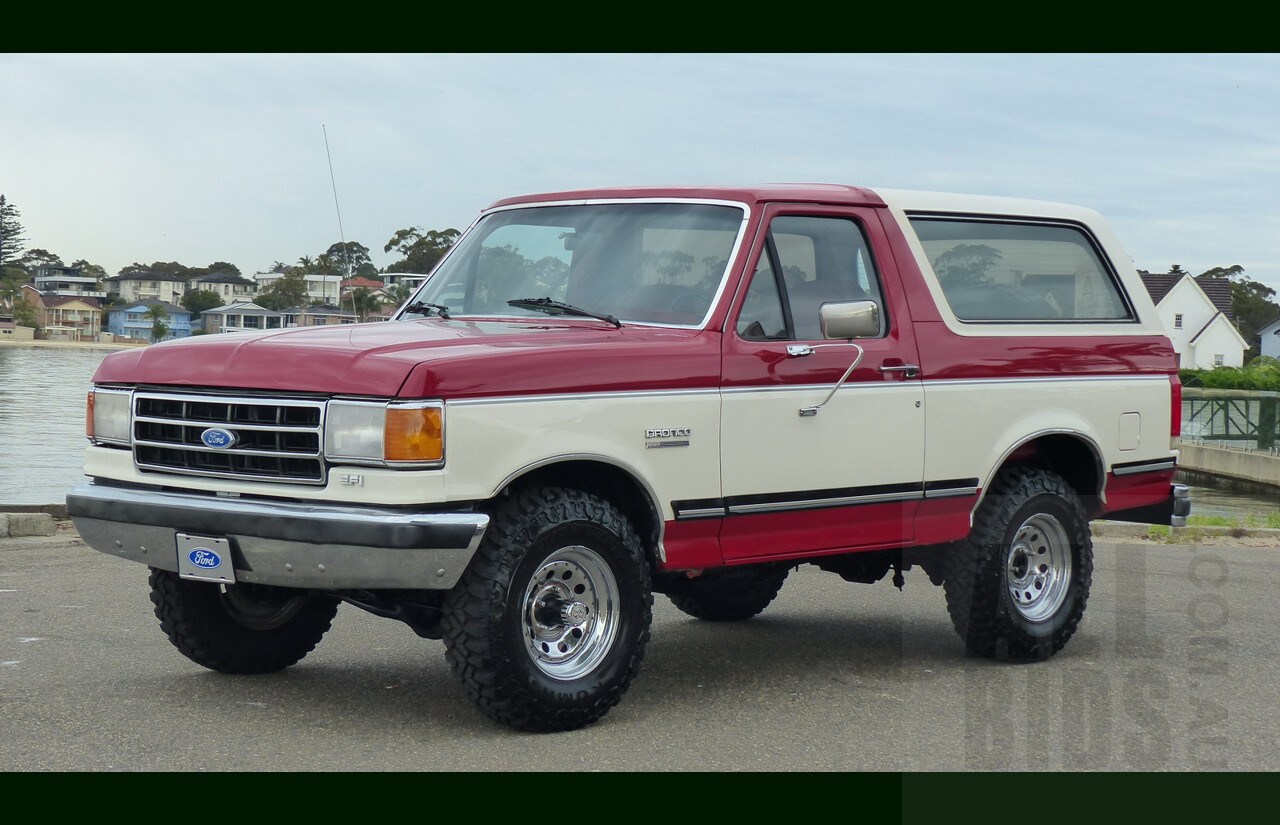 1/1990 Ford Bronco XLT (4x4) LHD 2d Wagon Red/White 5.0L V8