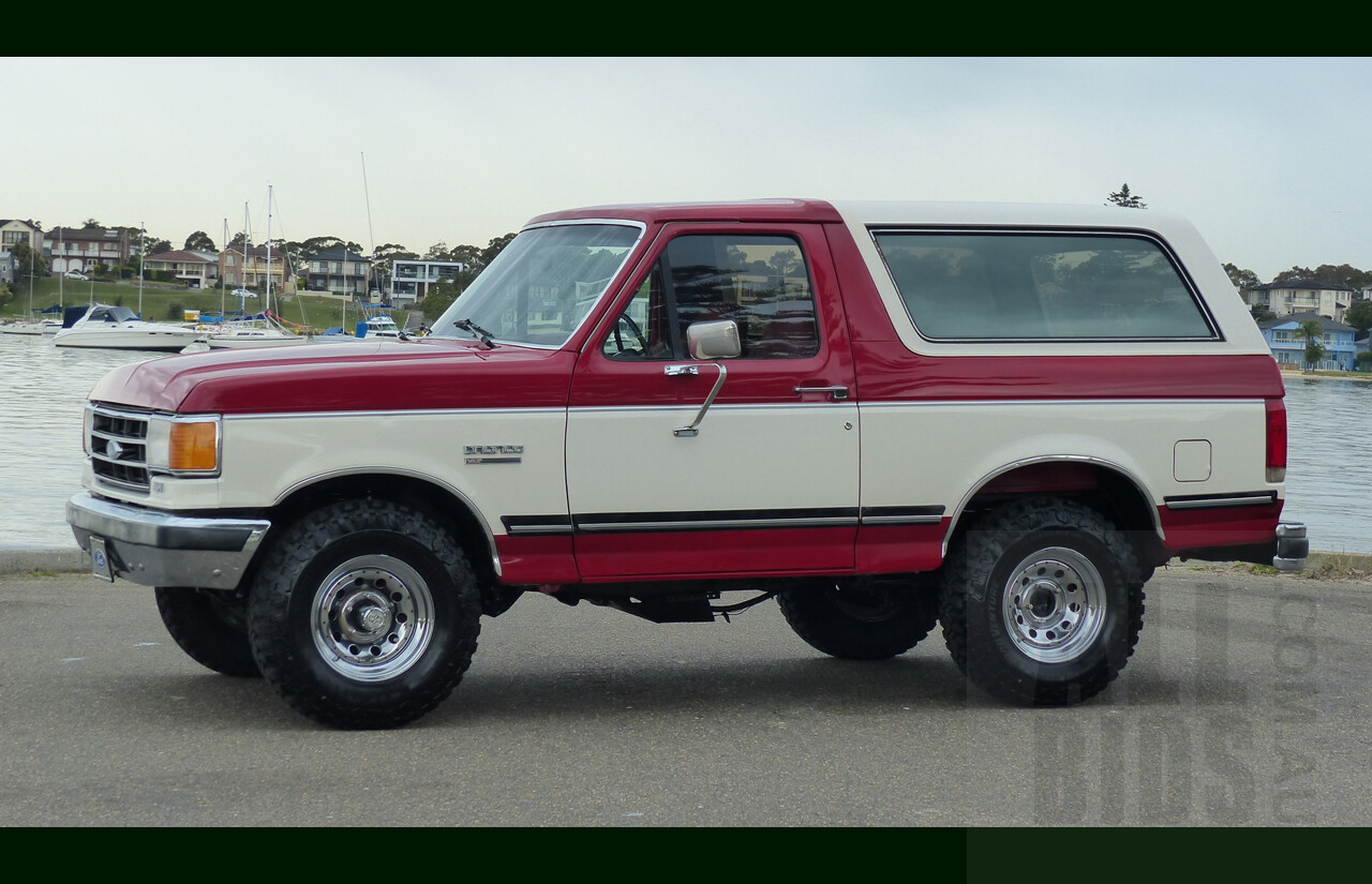 1/1990 Ford Bronco XLT (4x4) LHD 2d Wagon Red/White 5.0L V8