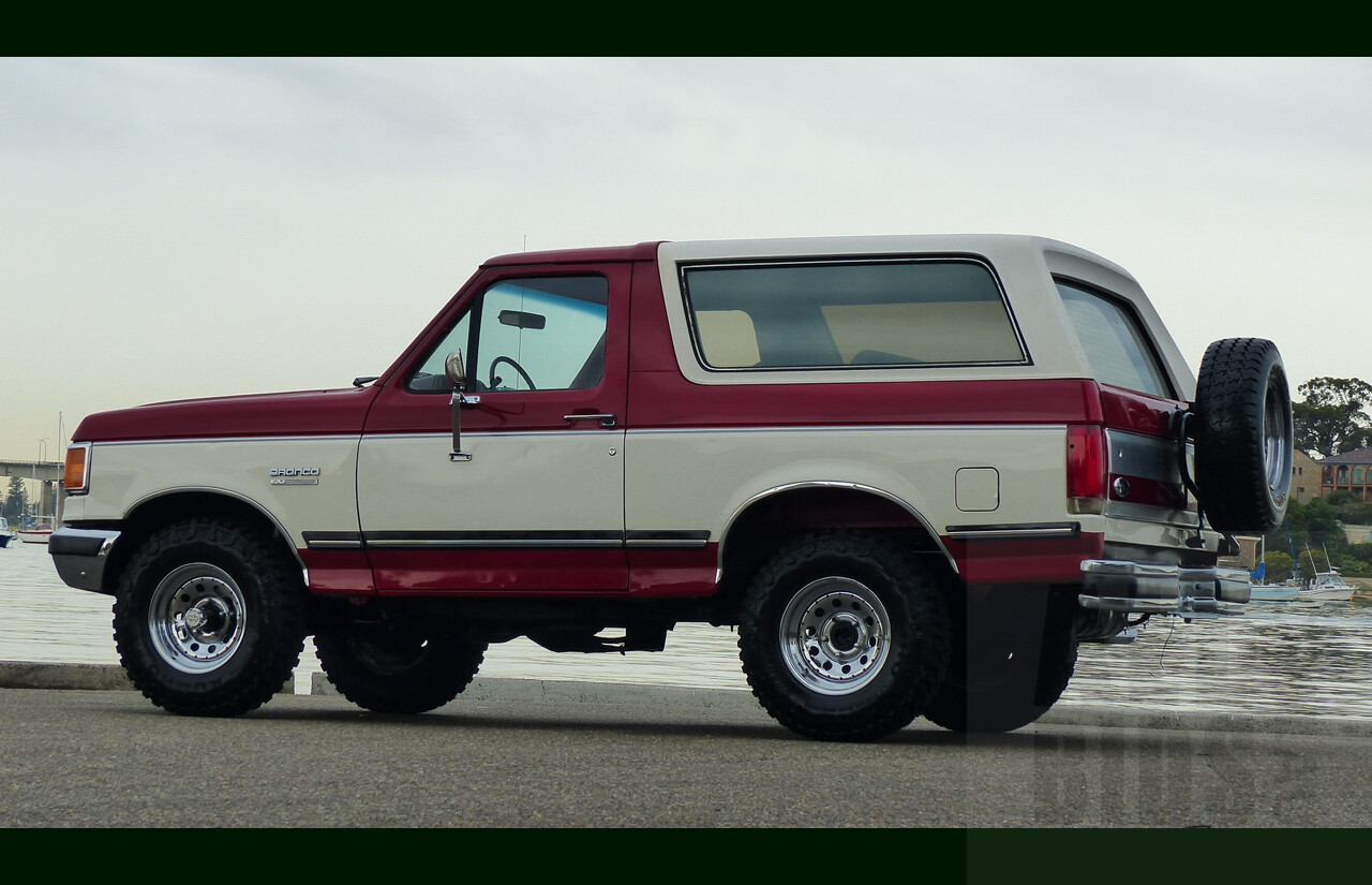 1/1990 Ford Bronco XLT (4x4) LHD 2d Wagon Red/White 5.0L V8