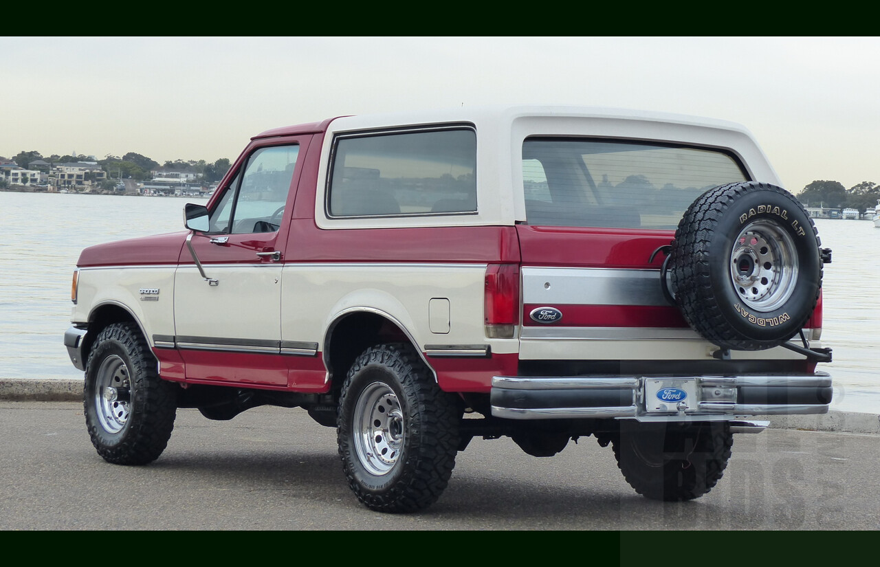 1/1990 Ford Bronco XLT (4x4) LHD 2d Wagon Red/White 5.0L V8