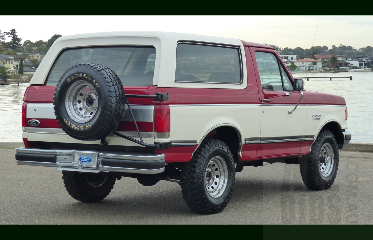 1/1990 Ford Bronco XLT (4x4) LHD 2d Wagon Red/White 5.0L V8